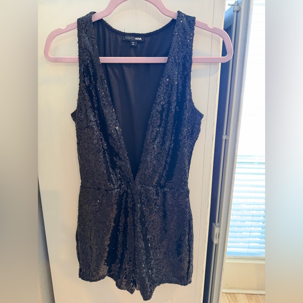 FashionNova Dazzling Sequin Romper in black! Size Medium!